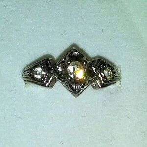 Silvertone 3 Stone Ring